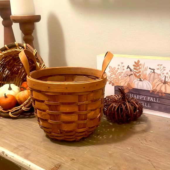 Small basket with handles - Picture 1 of 3